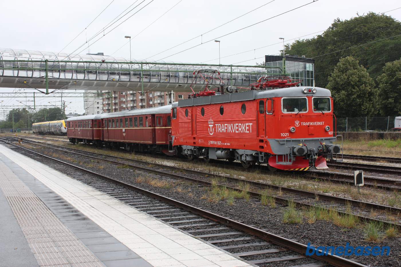 Et vue ud over stationsområdet med vores tog ude i et af sidesporene