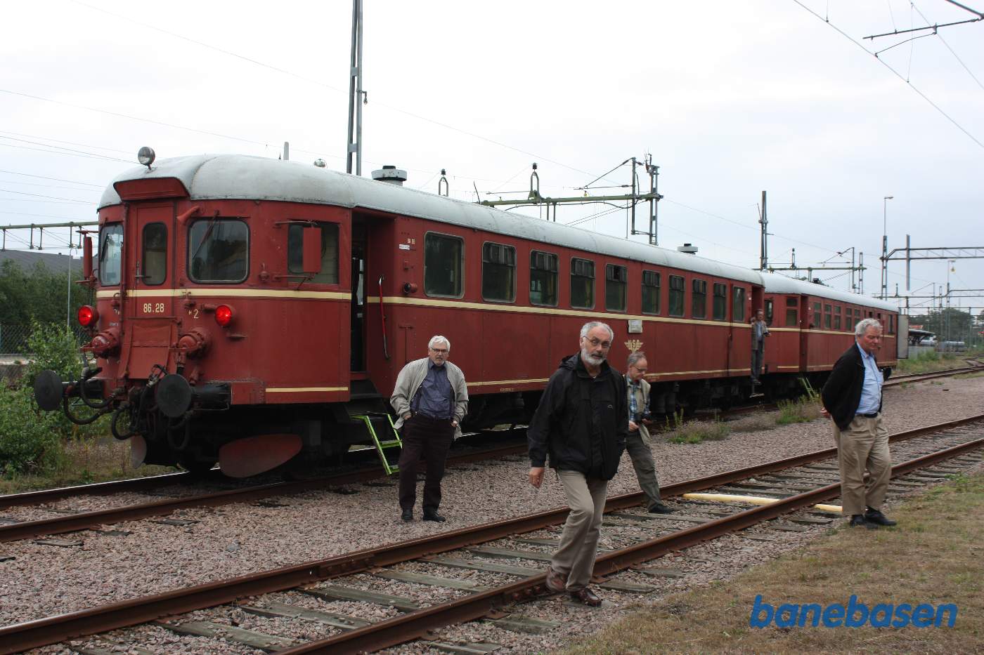 Motortoget er kørt ind på museumsområdet og gæsterne stiger ud