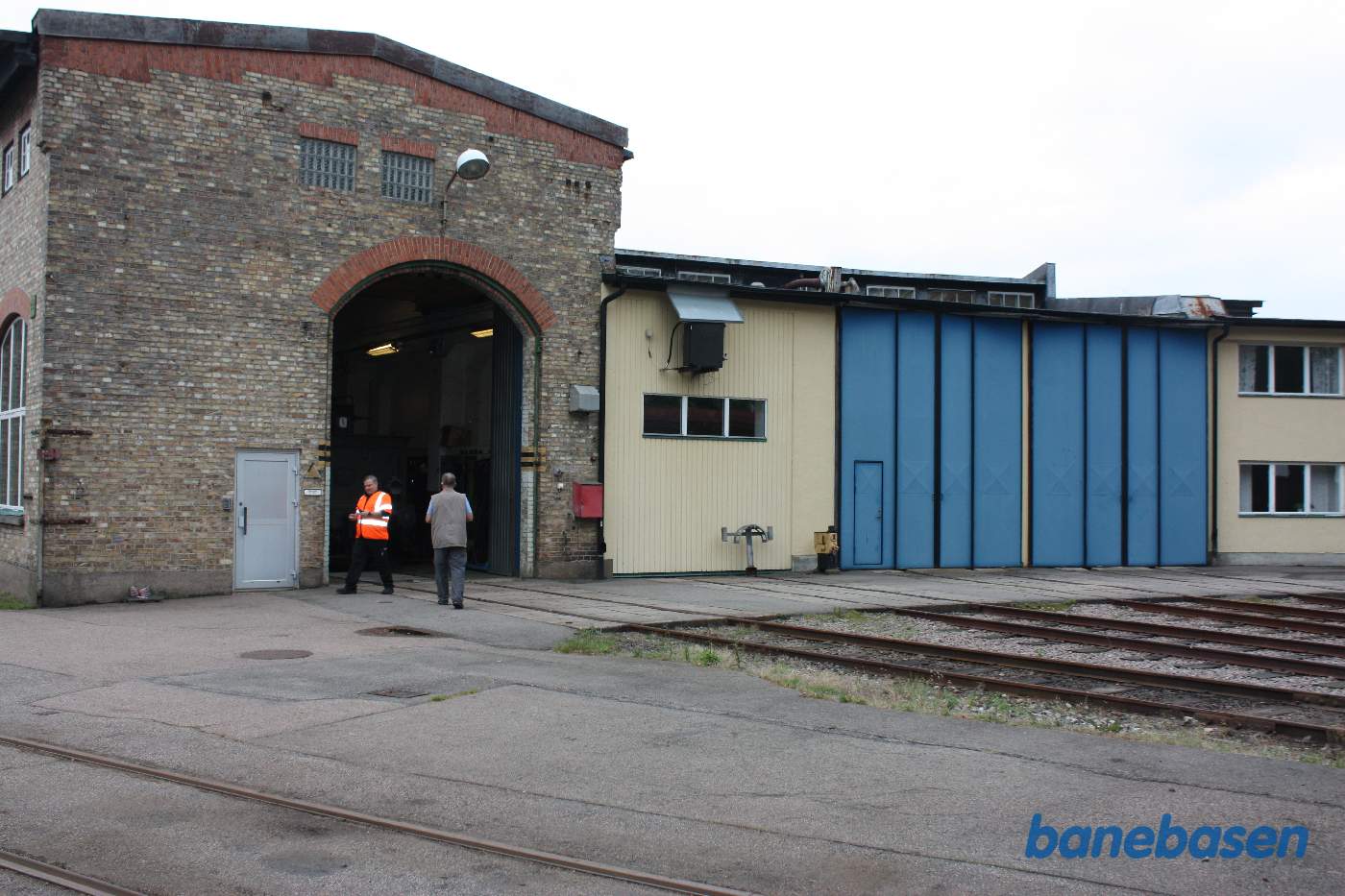 Porten ind til remise/værksted