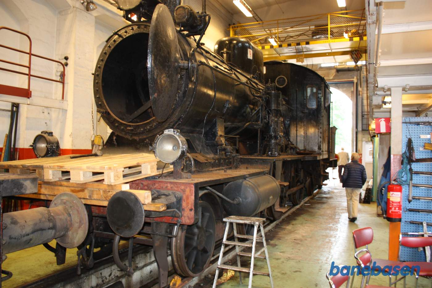 Et damplokomotiv i værkstedet