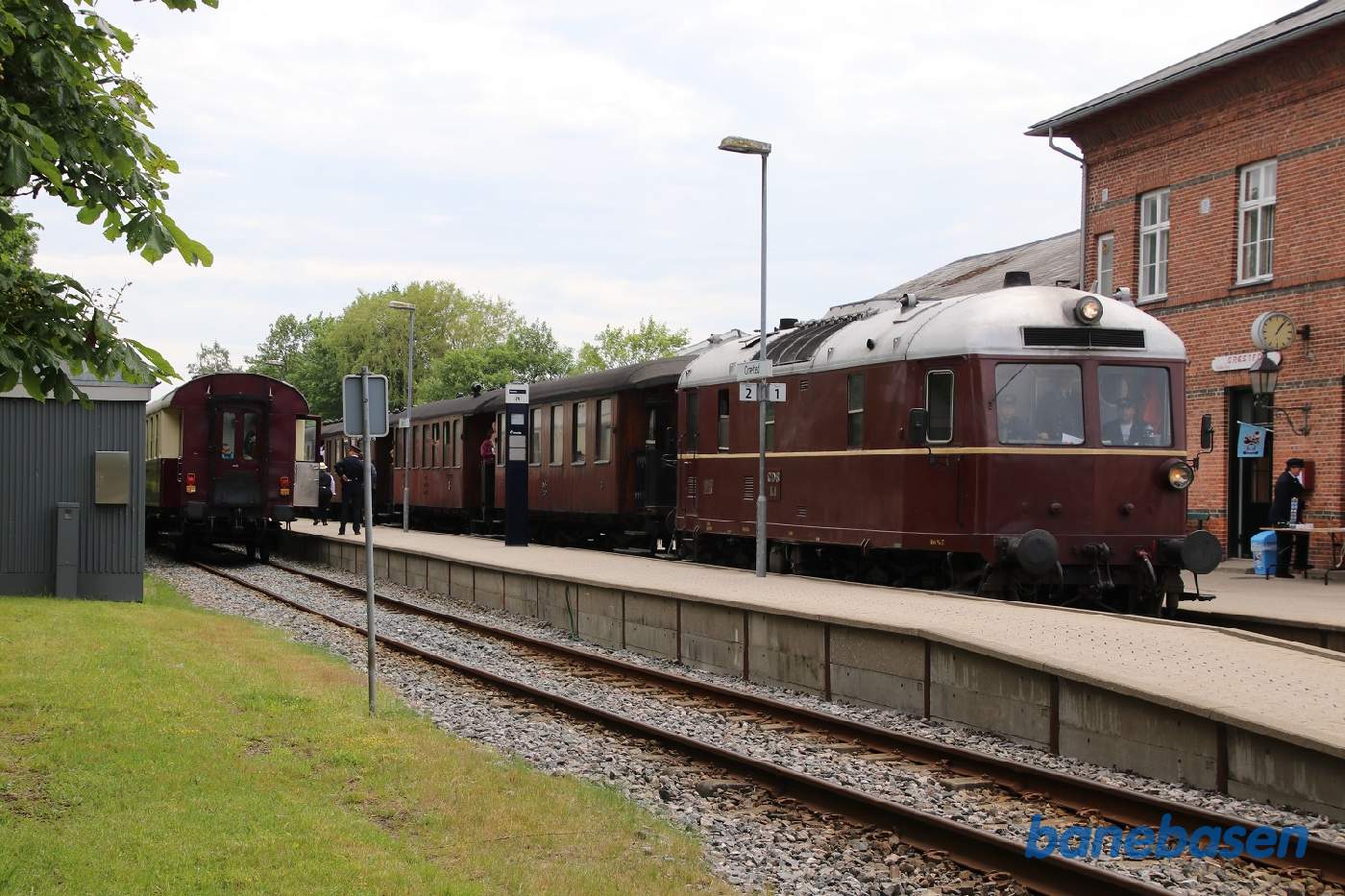 Det er sjældent at opleve 2 veterantog krydse på Græsted station