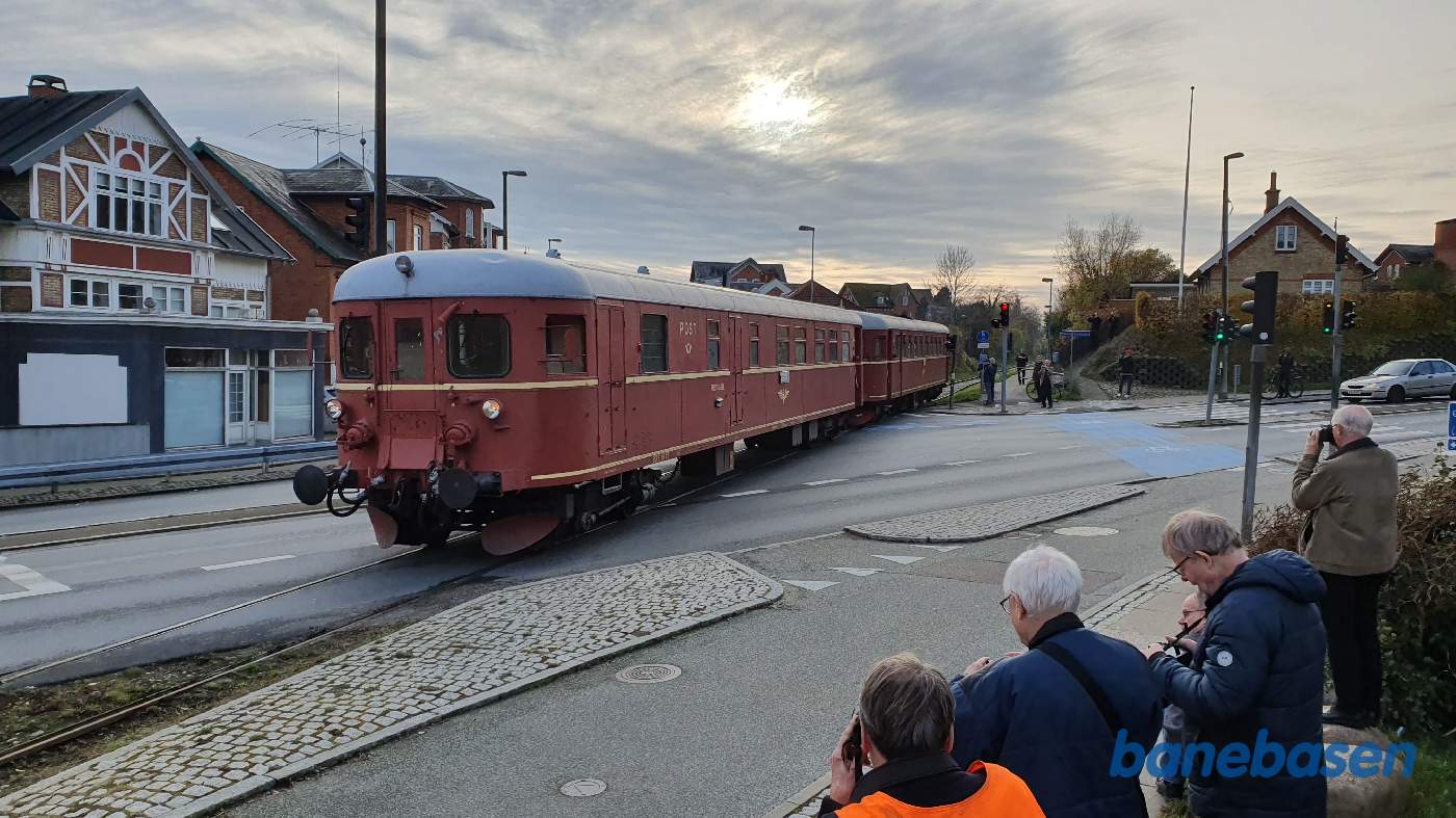 Motortoget passerer det store kryds i Nyborg for hovedvej 163