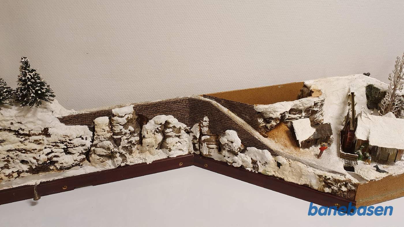 Her den løse bjergside med vandmøllen Her den løse bjergside med vandmøllen