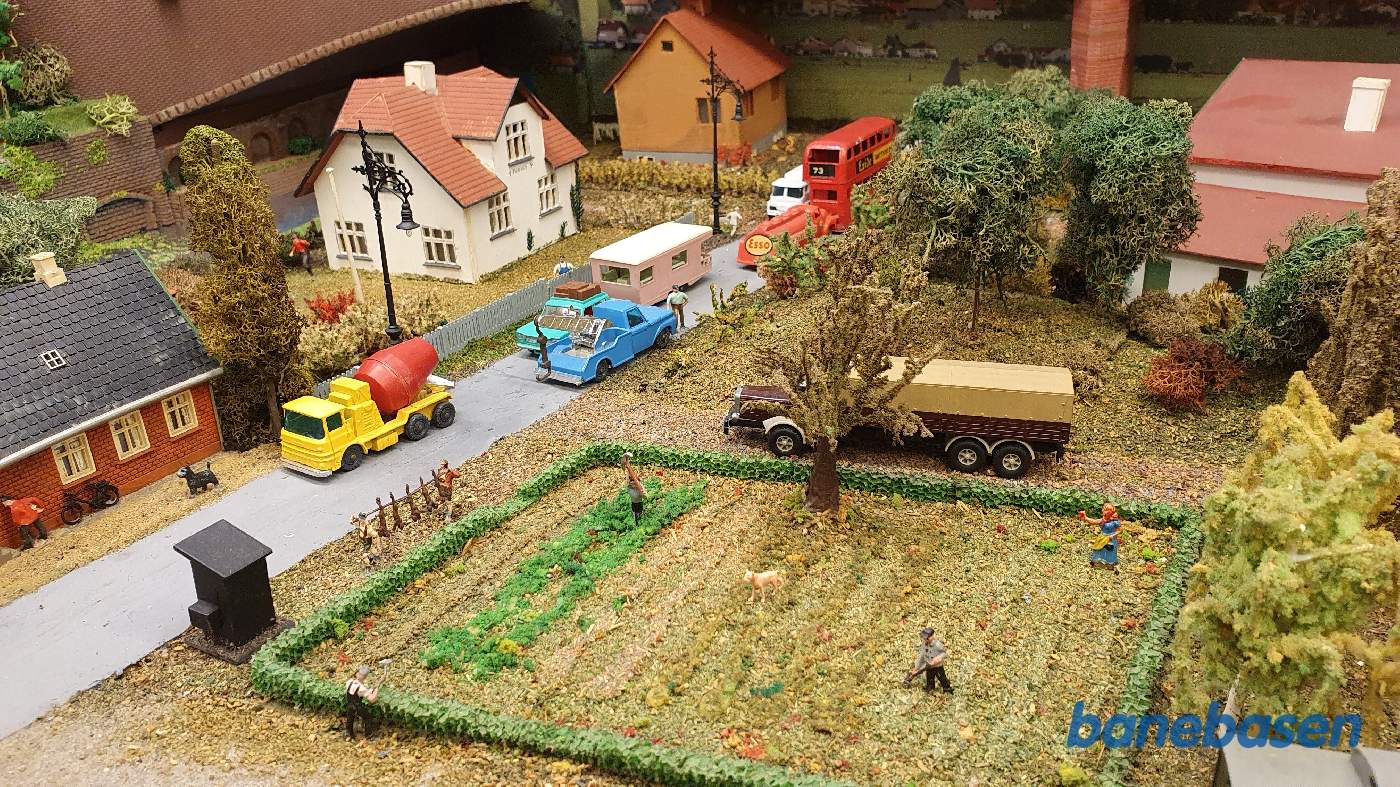 Vi kigger ned i stationshaven, hvor fotografen en gang i 1970 Vi kigger ned i stationshaven, hvor fotografen en gang i 1970