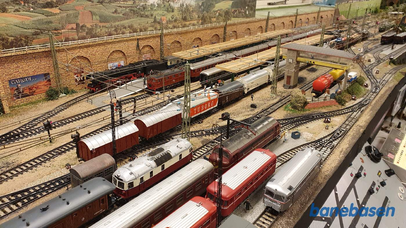 Et vue ud over stationsområdet