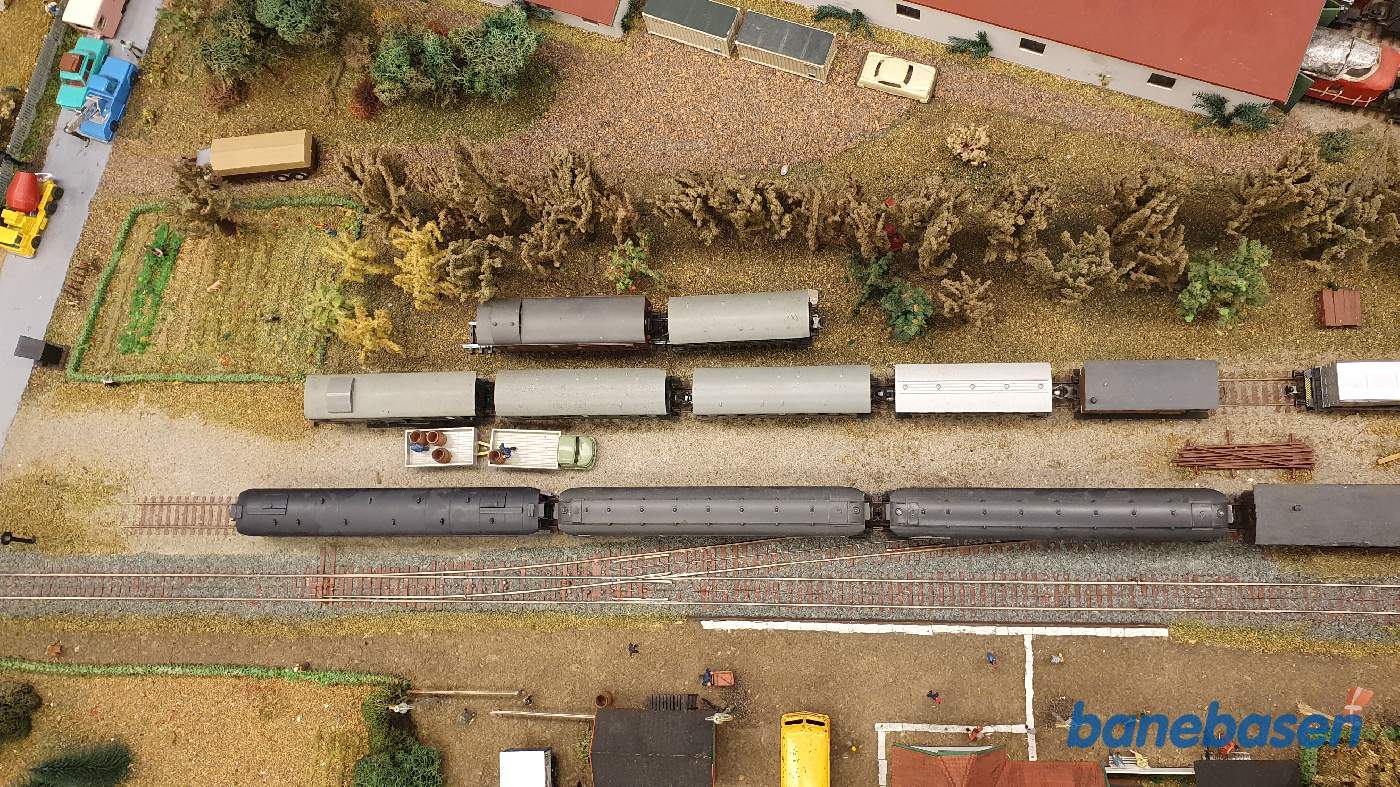 Luftfoto ude på den enkeltsporede strækning, Saunte station Luftfoto ude på den enkeltsporede strækning, Saunte station