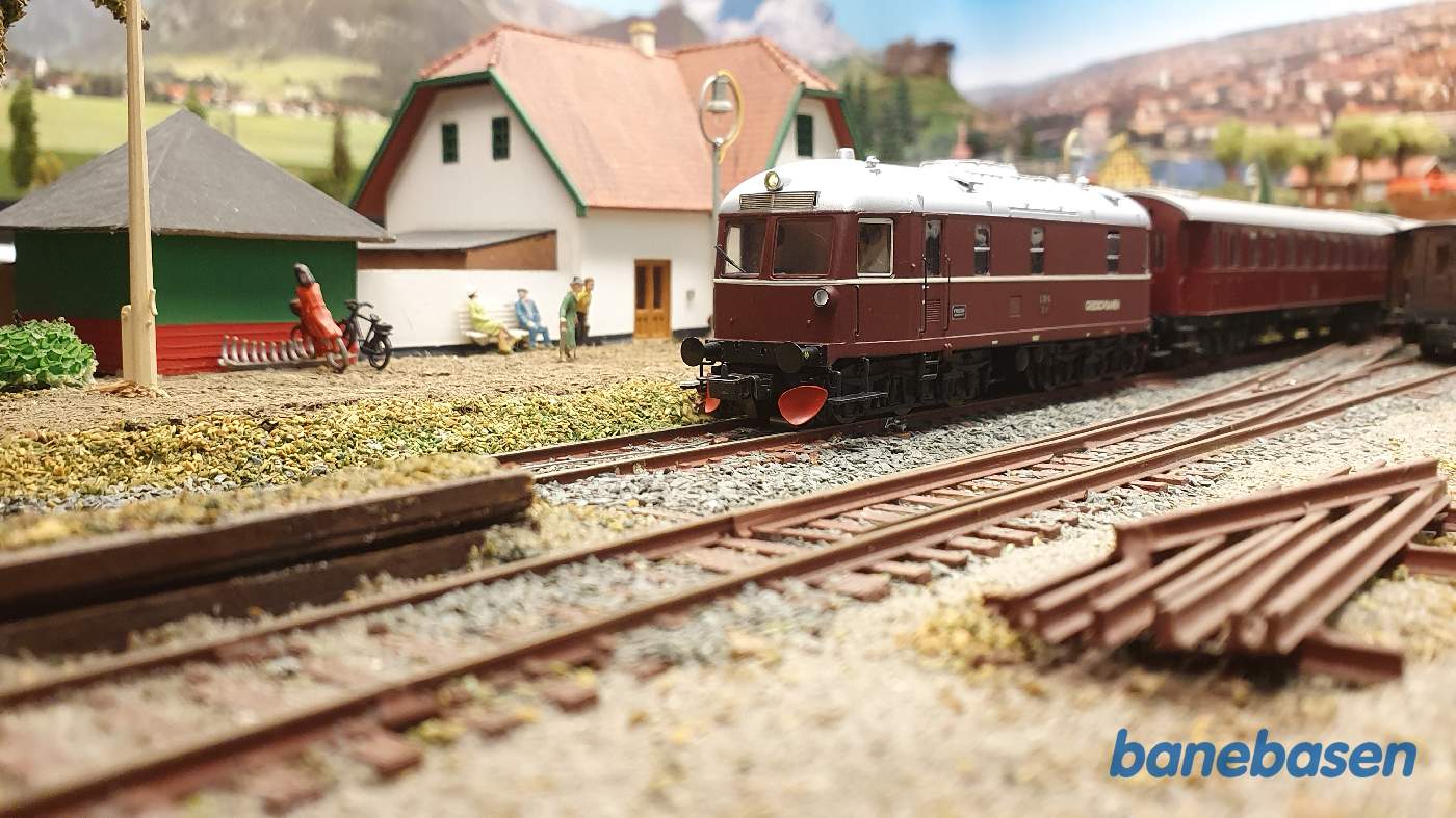 Fotografens nyerhvervede marcipanbrød GDS L 1 på Saunte station Fotografens nyerhvervede marcipanbrød GDS L 1 på Saunte station