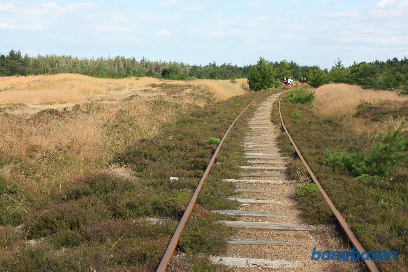 I sommerhalvåret, er skinnecykling meget populært, så foran os 2 andre skinnecykler