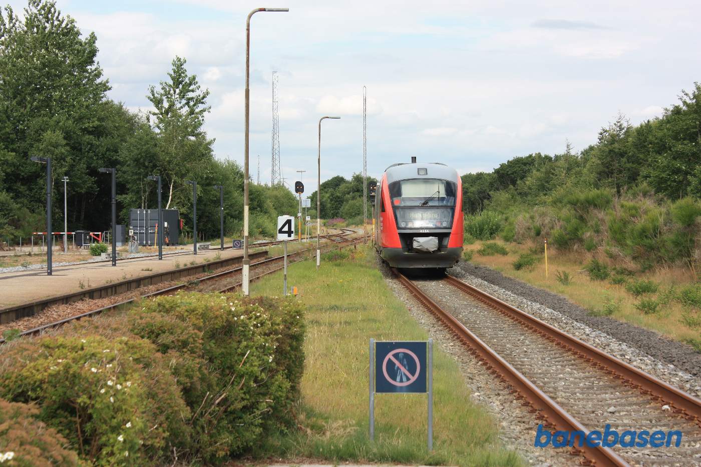 Toget til Holstebro på vej ud af stationen