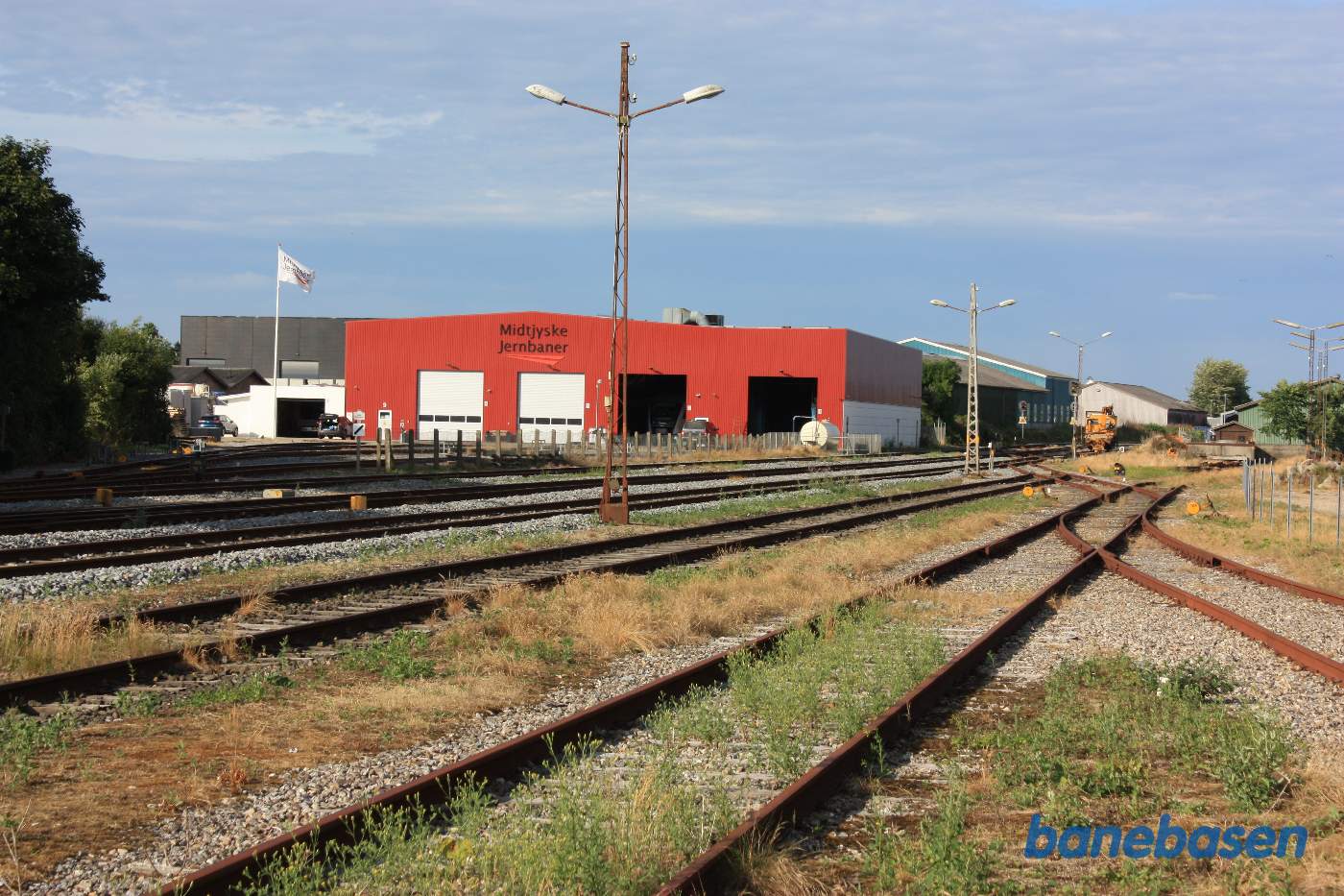 Billede af banens store moderne værksted og remise