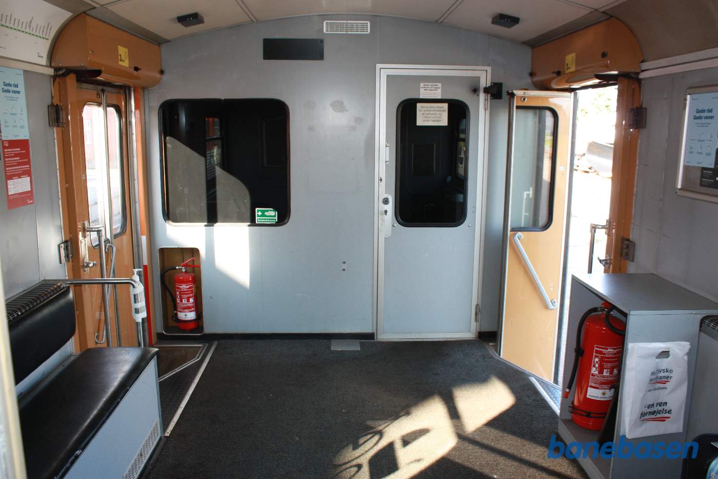 Billede inde i Y-toget, her pakrummet til cykler Billede inde i Y-toget, her pakrummet til cykler