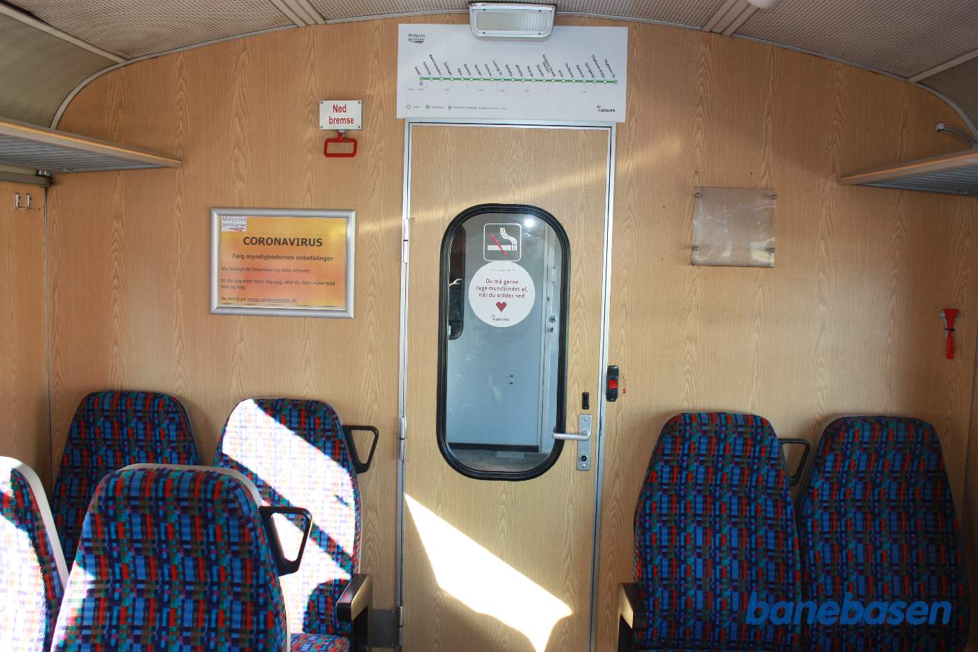 Billede inde i Y-toget, her endegavlen i passagerafdelingen