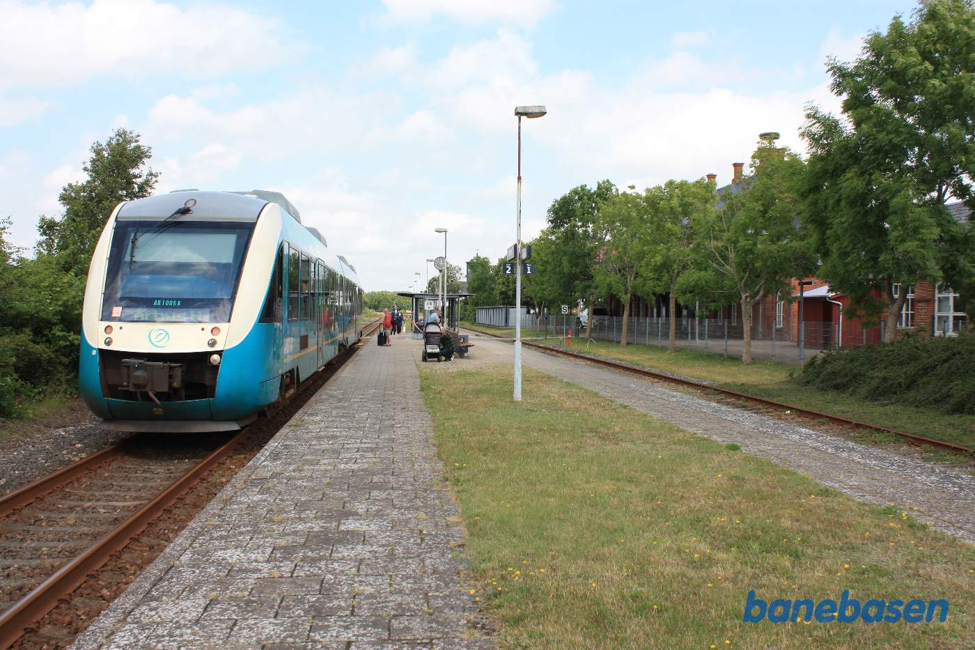 Et blåt Arriva tog til Aarhus H ved perron Et blåt Arriva tog til Aarhus H ved perron