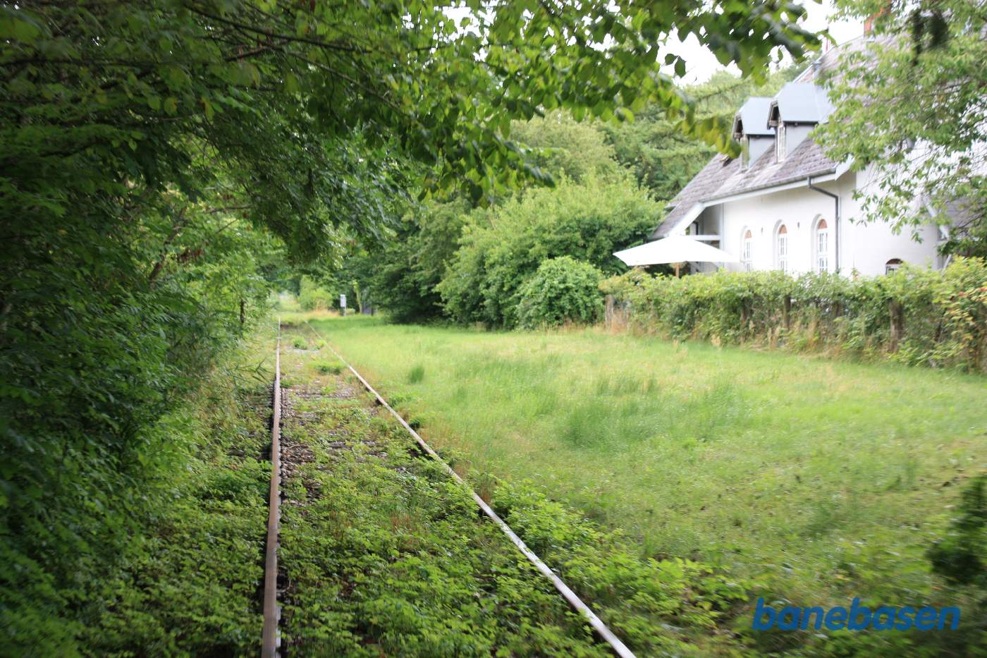 Volkmølle station inde til højre