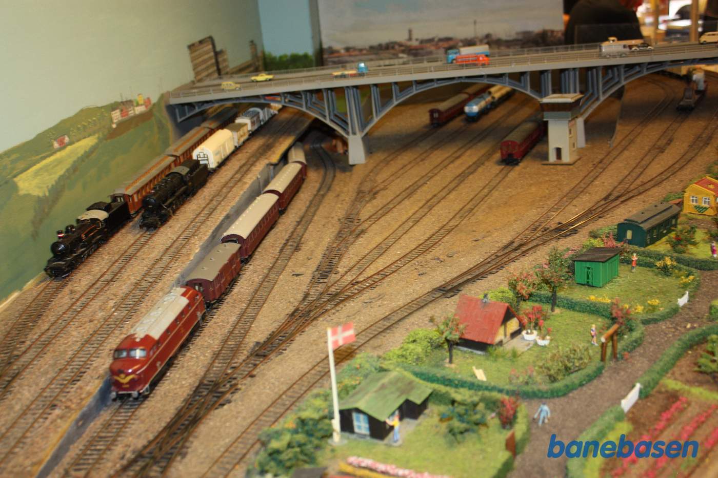 Så er vi i Aarhus med den store bro over banen