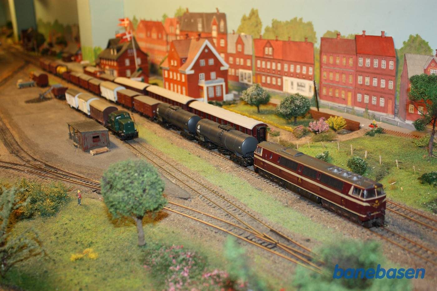 Mz med godstog på større landstation