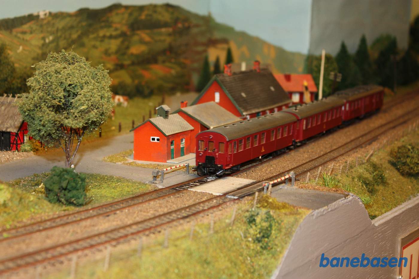 Mo med Cls styrevogn ved lille landstation