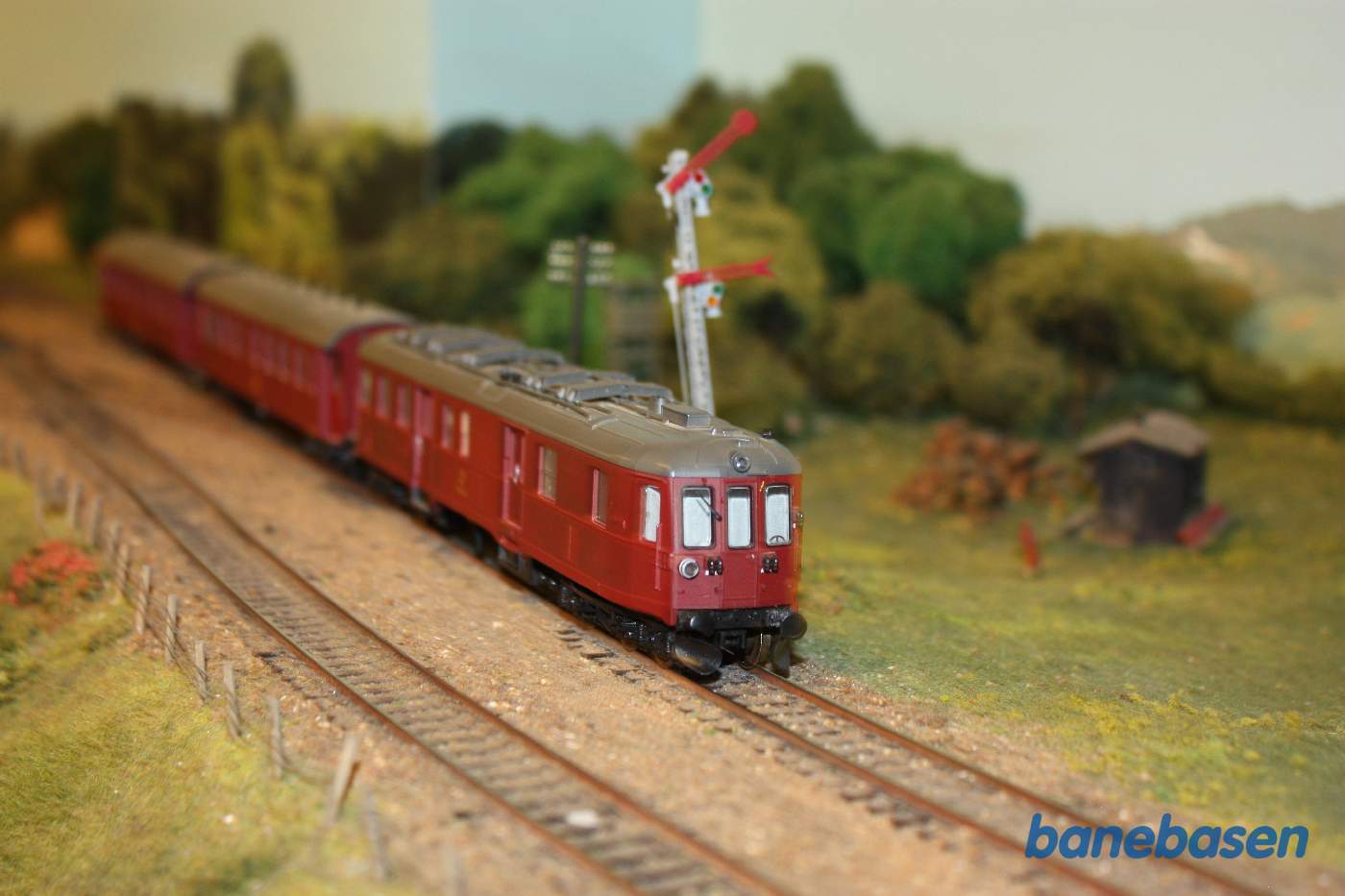 Der er sat indkørsel til stationen for styrevognstog med Mo Der er sat indkørsel til stationen for styrevognstog med Mo