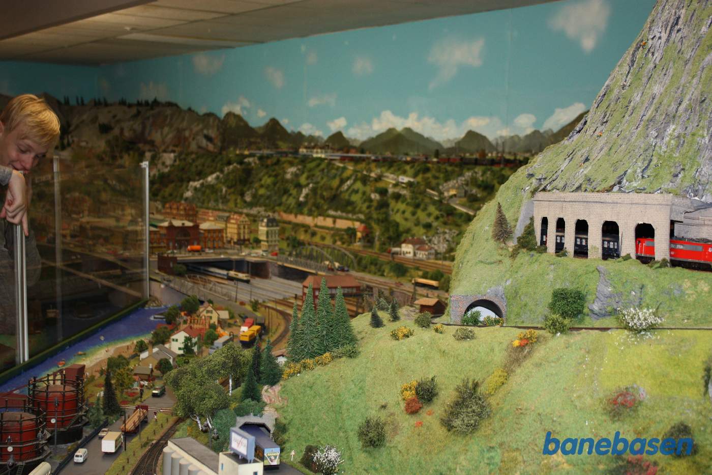 Det er et imponerende stort anlæg, som det er svært at fotografere ordentligt Det er et imponerende stort anlæg, som det er svært at fotografere ordentligt