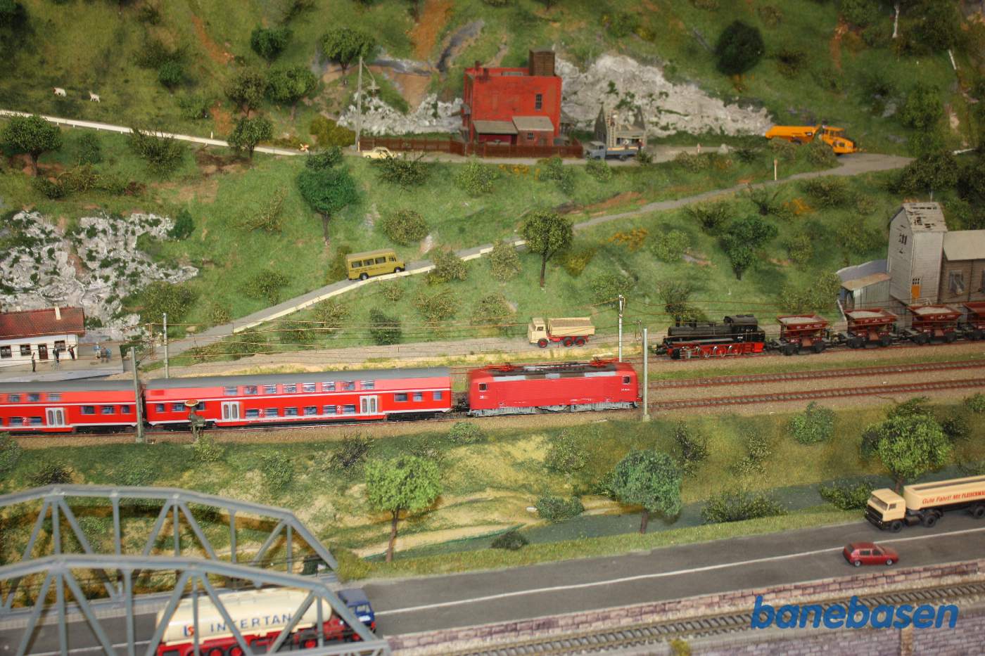 Person- og godstog på strækningen Person- og godstog på strækningen