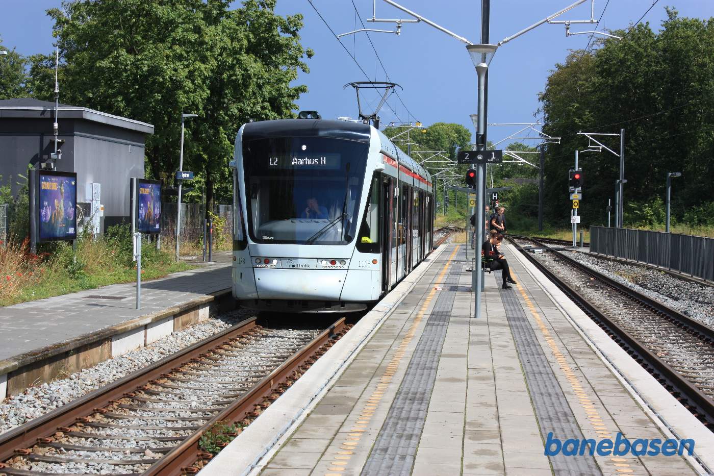 Letbanetog mod Aarhus H ved perron Letbanetog mod Aarhus H ved perron