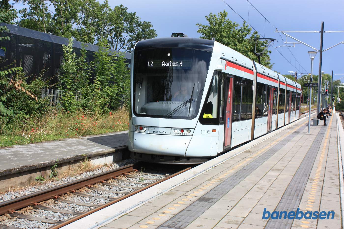 Letbanetog mod Aarhus H ved perron