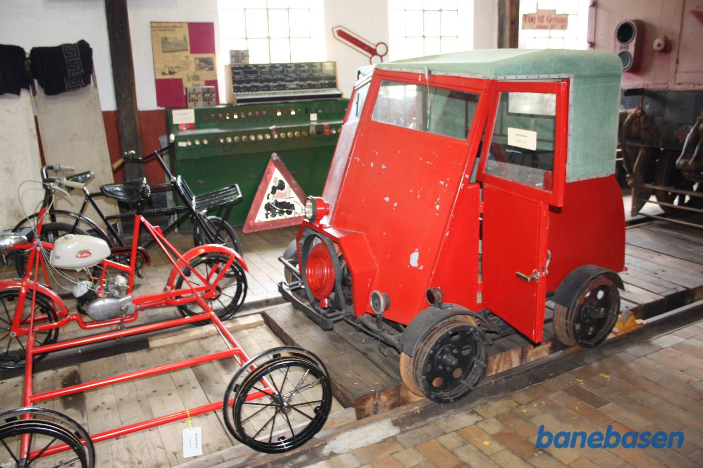 Skinnecykler og en inspektionstrolje