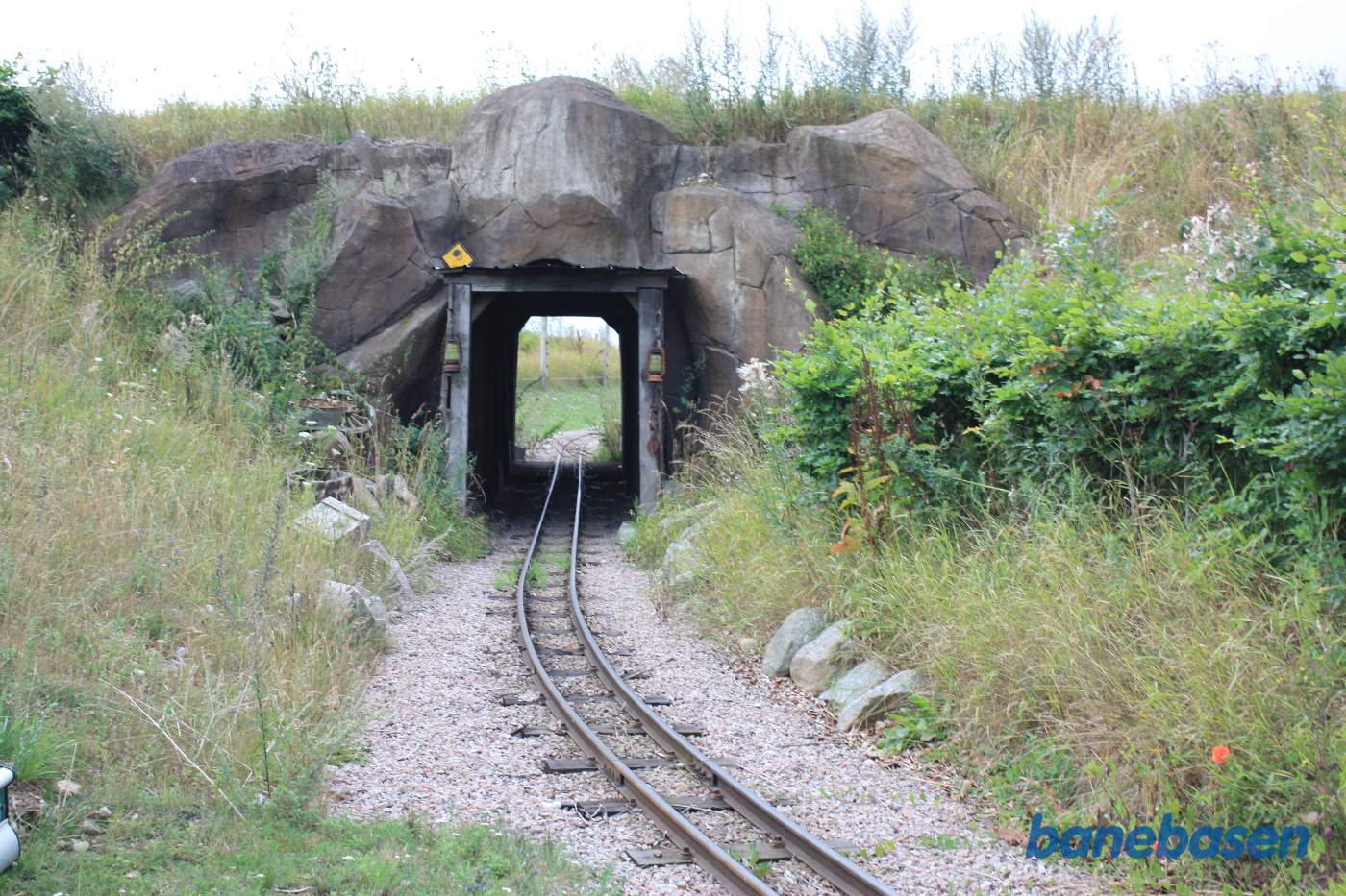 Vi kigger i retning mod dyreparken, hvor tunnelen forhindrer dyrene i at undslippe Vi kigger i retning mod dyreparken, hvor tunnelen forhindrer dyrene i at undslippe