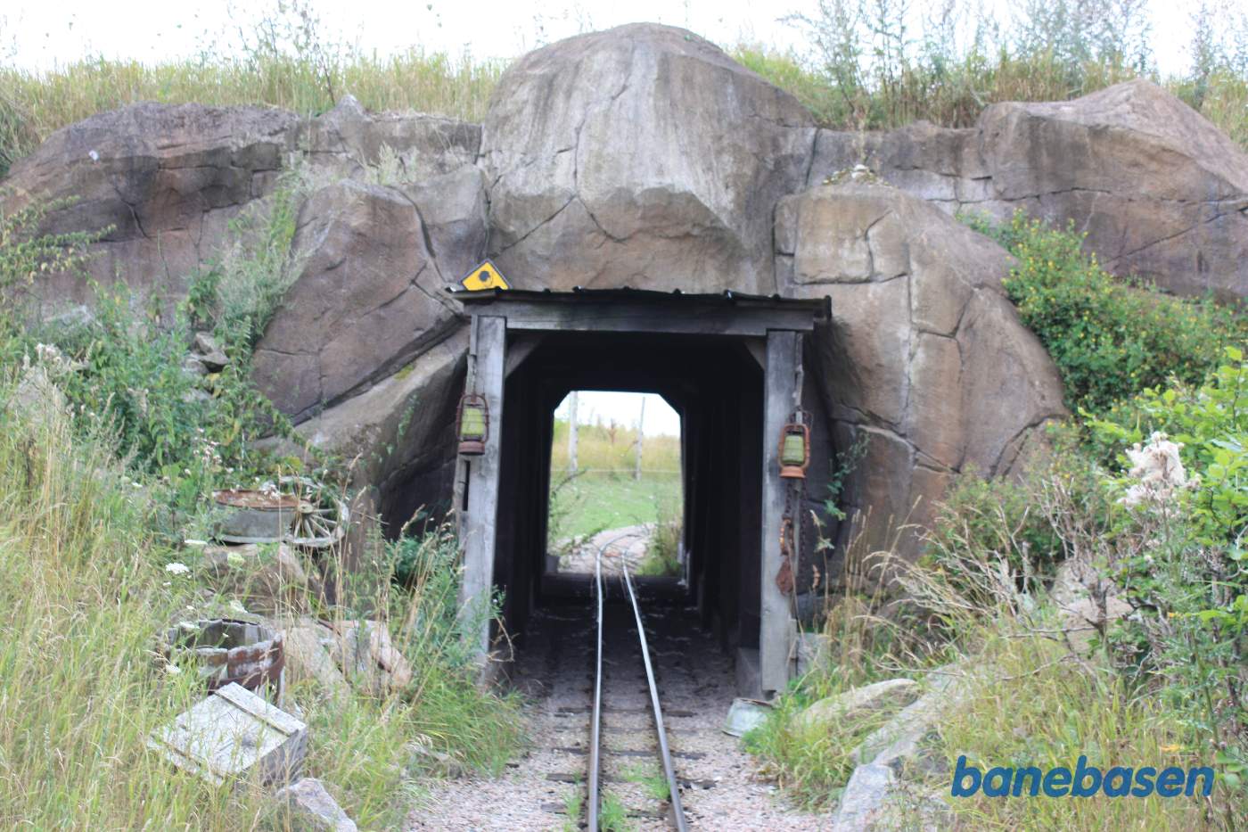 Vi kigger i retning mod dyreparken, hvor tunnelen forhindrer dyrene i at undslippe Vi kigger i retning mod dyreparken, hvor tunnelen forhindrer dyrene i at undslippe