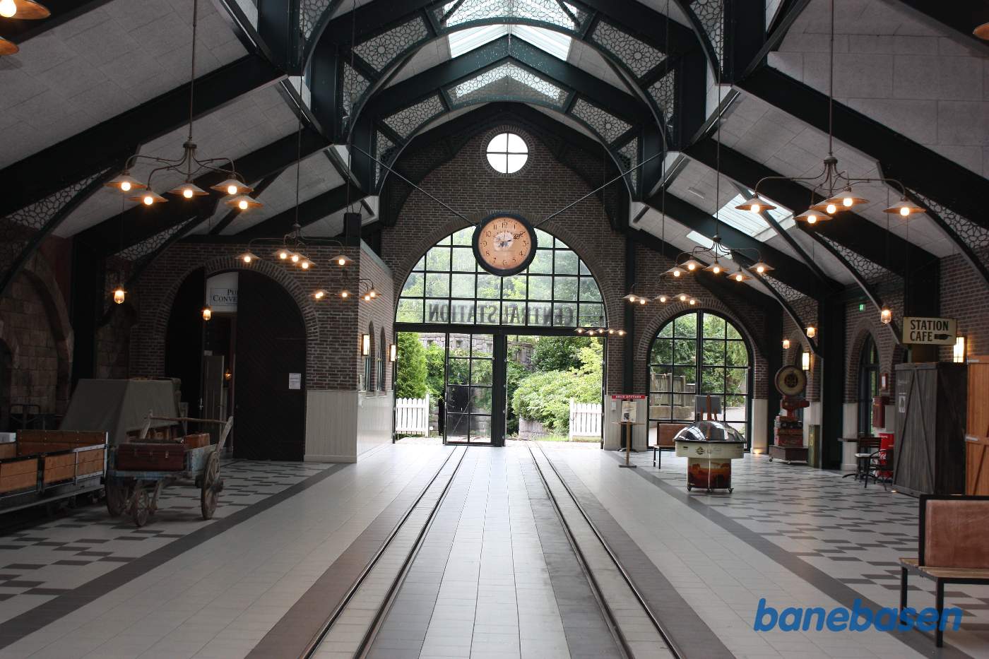 Indkørselsenden i den store hal