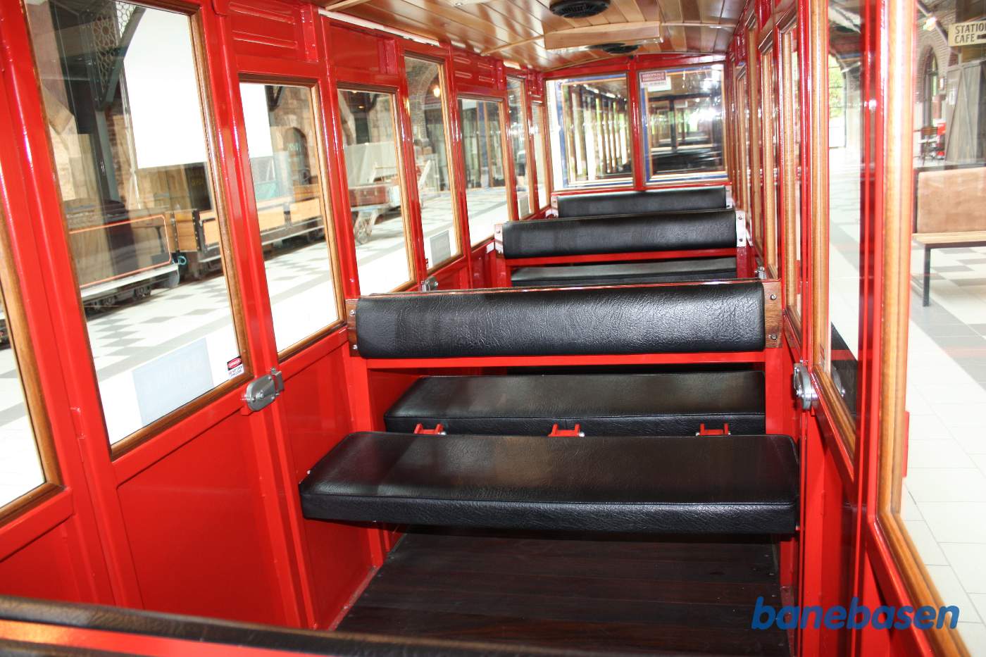 Et billede af personvognene indvendigt Et billede af personvognene indvendigt