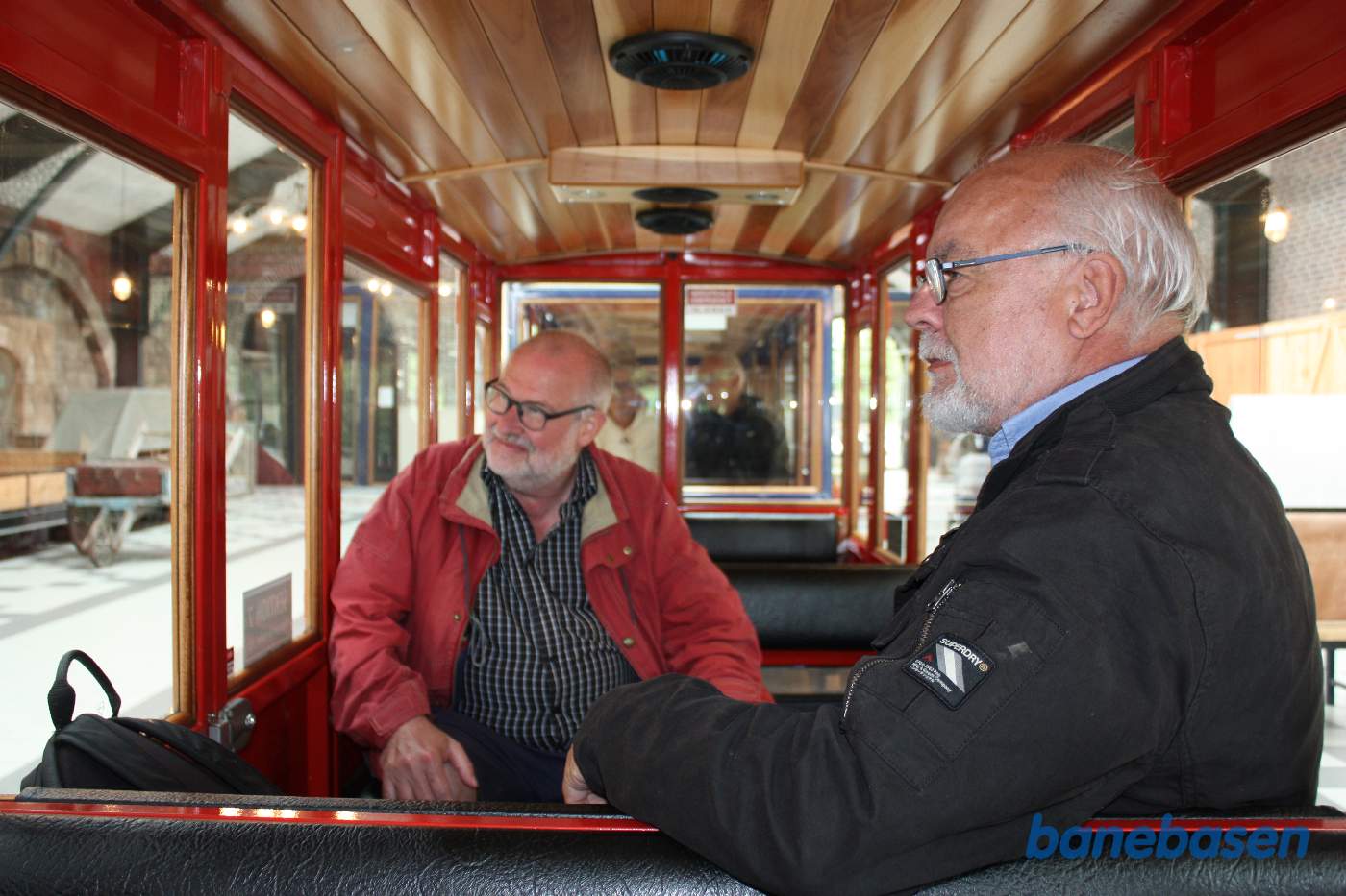 Så sidder gæsterne i toget, vi er klar til at tage en tur rundt i parken med toget. Turen tager ca. 20 minutter