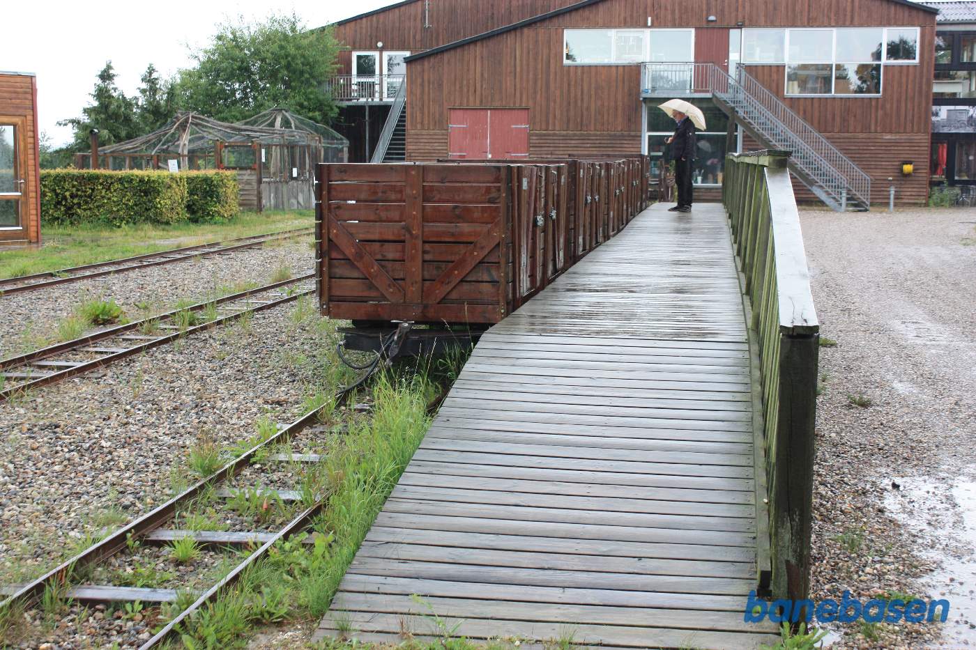 Det lille tog holder ved perron Det lille tog holder ved perron