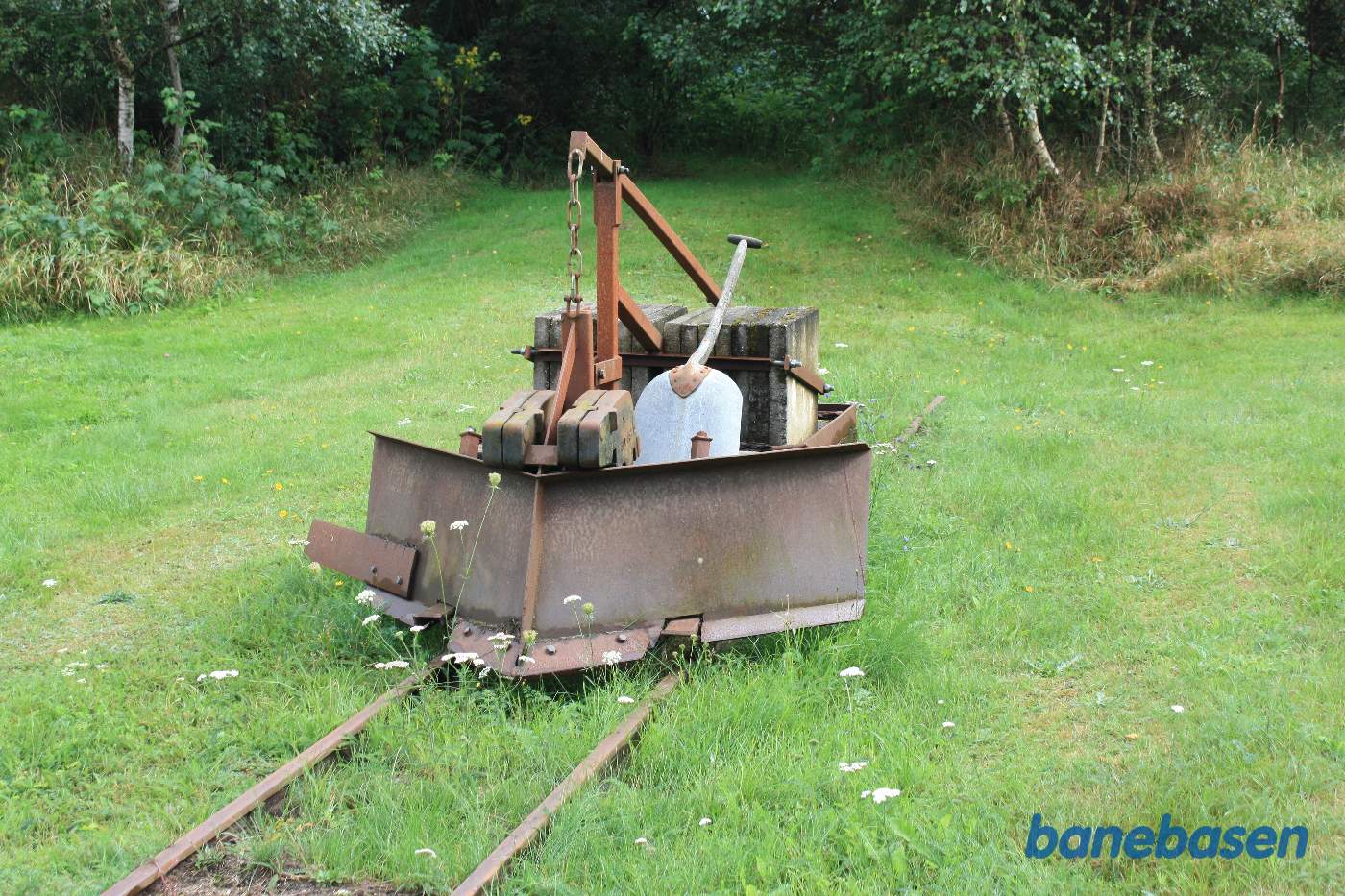 En sneplov i et sidespor