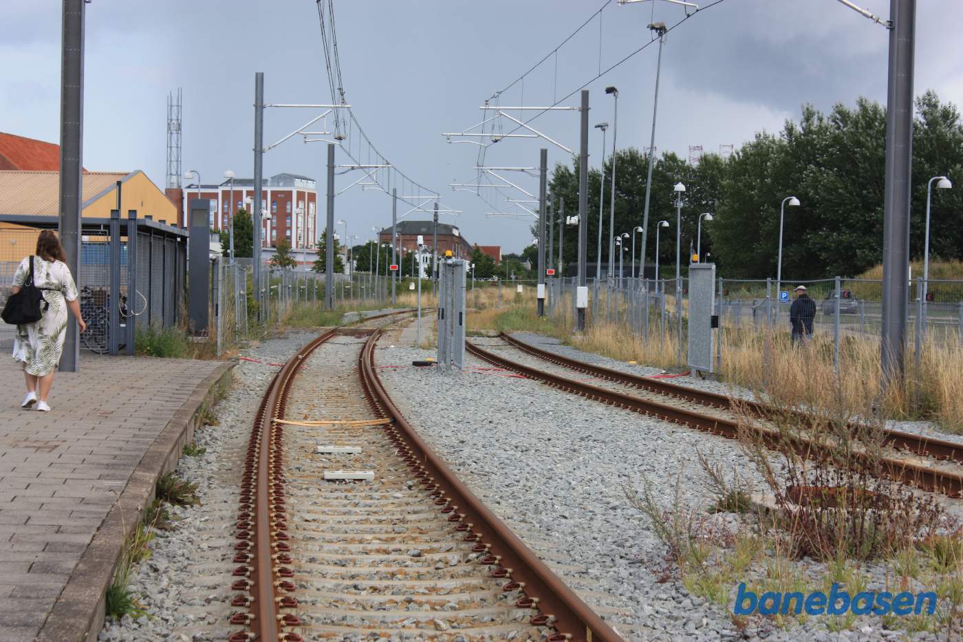 Banen fortsætter ned mod havnen, men ender her for letbanetogene