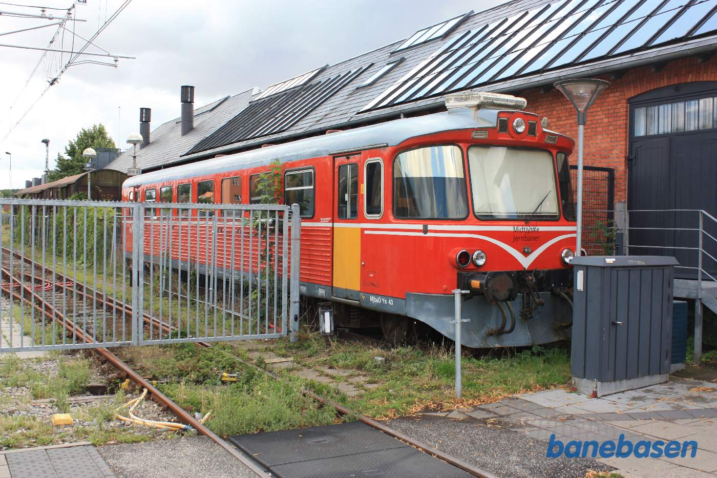 Efterladt Y-togs styrevogn i pakhussporet