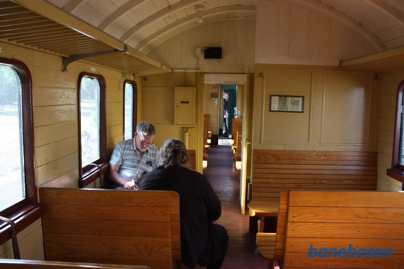 Der er god plads inde i toget til gæsterne