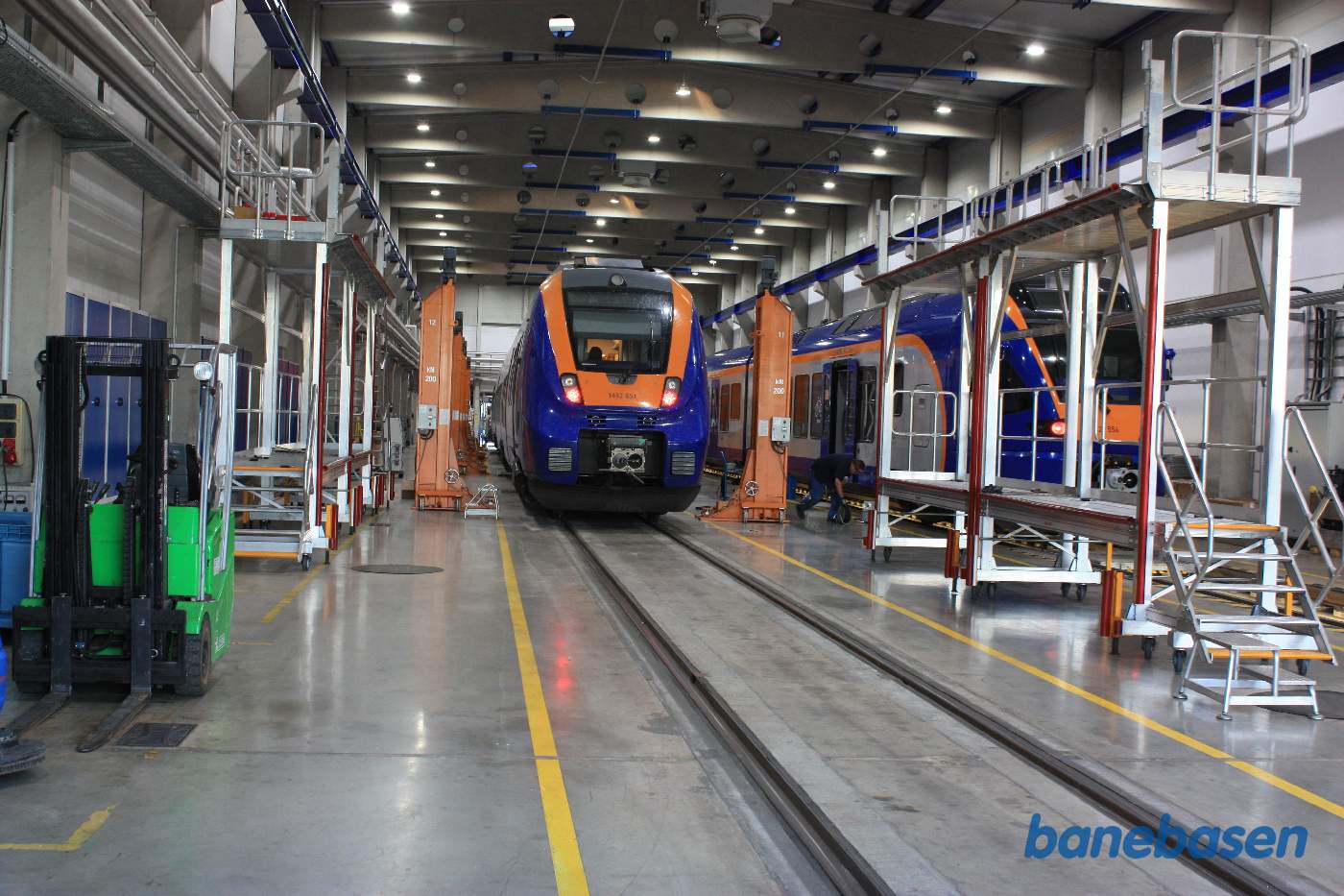 Vi kiggede lige ind i et lokalt jernbaneselskabs flotte værksted