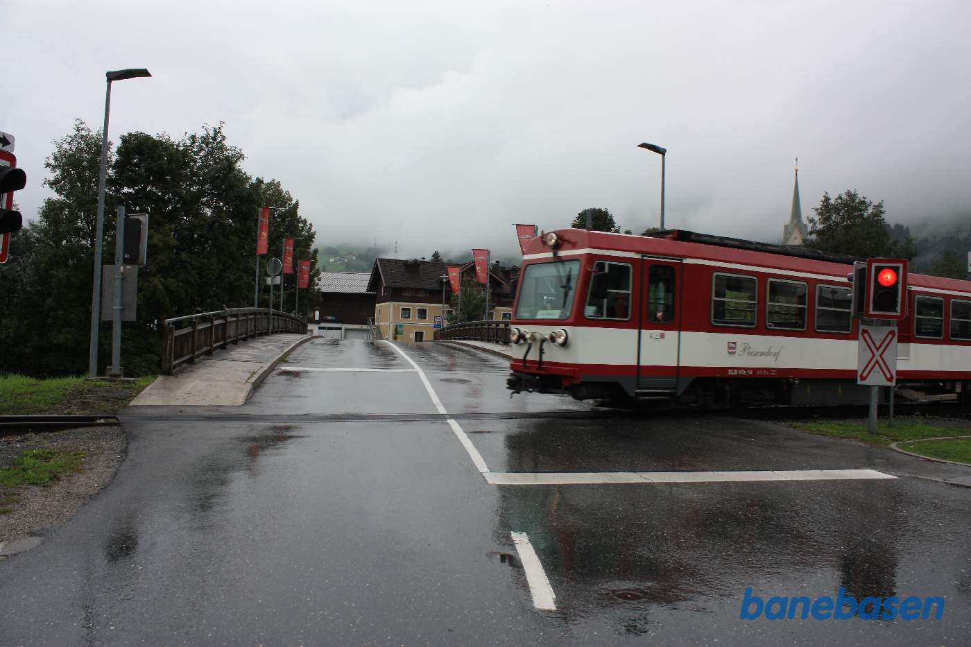 Så returnerer motorvognen til Zell am See i silende regn
