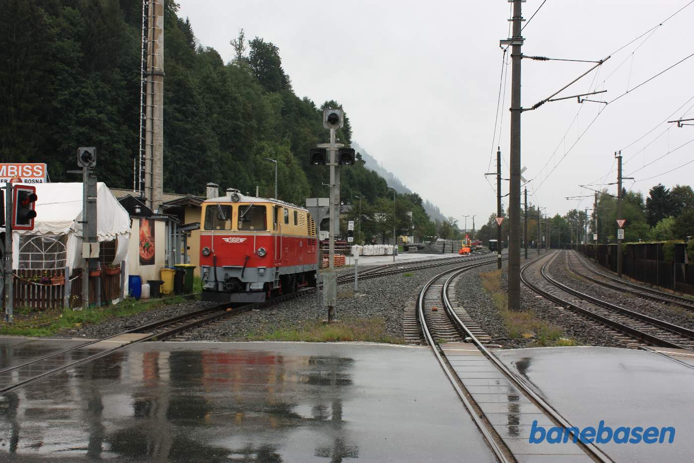 Diesellokomotivet rangerer væk