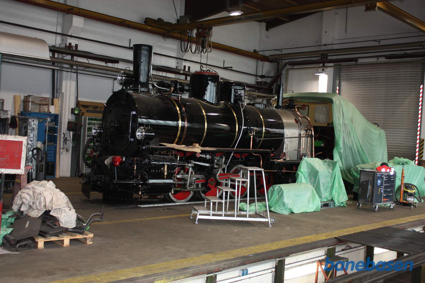 Et tredje damplokomotiv er under restaurering med helt ny kedelbeklædning