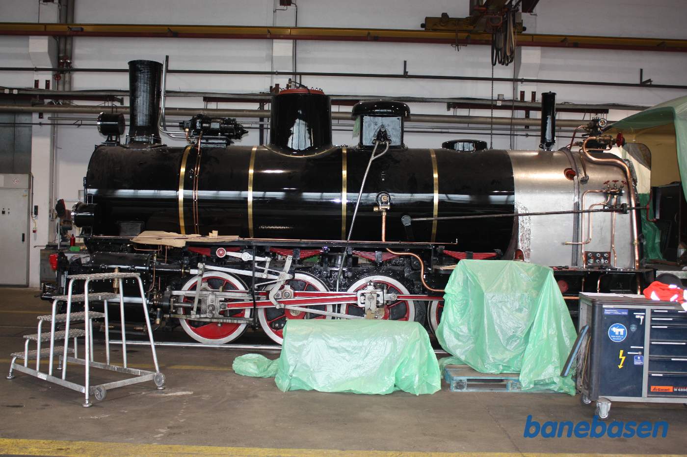 Et tredje damplokomotiv er under restaurering med helt ny kedelbeklædning