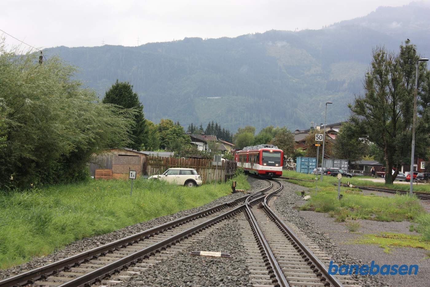 Persontog til Zell am See på vej ind på stationen - det skal vi med