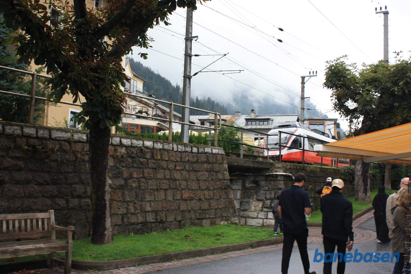 Lokaltog på vej ind på stationen