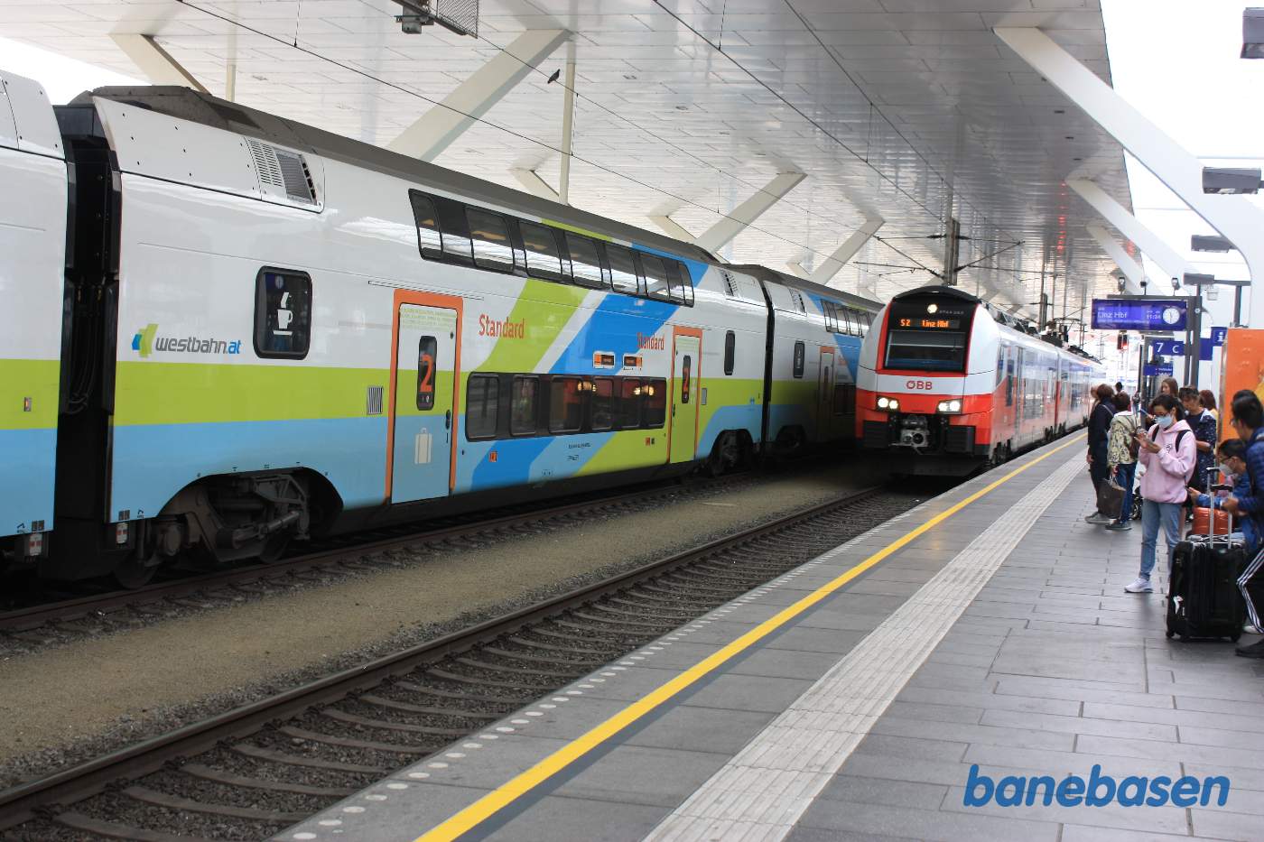 Tog til Linz på vej ind i spor 7
