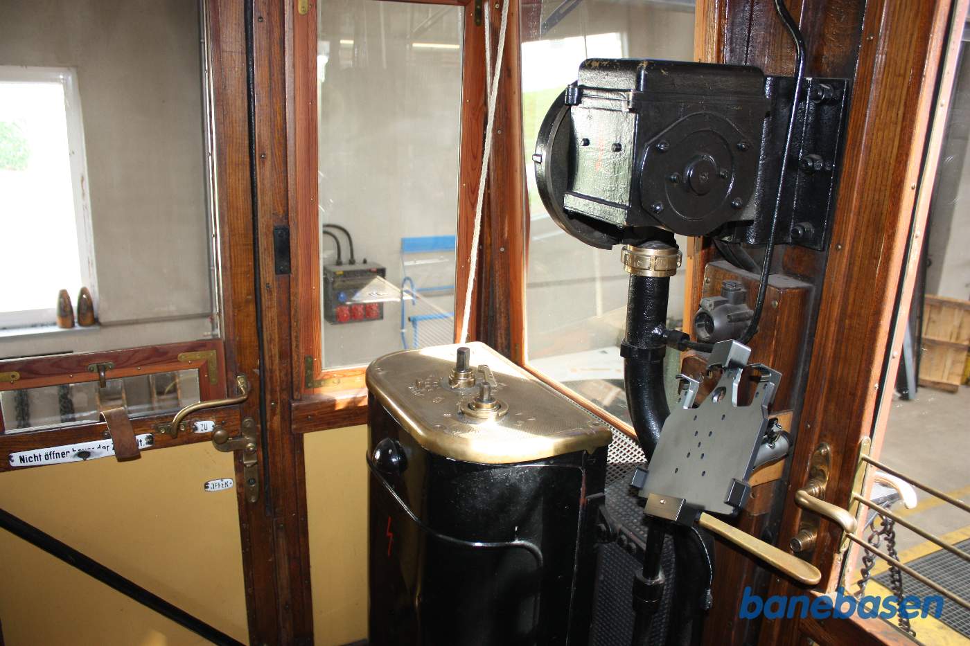 Et billede af førerpladsen i den gamle motorvogn