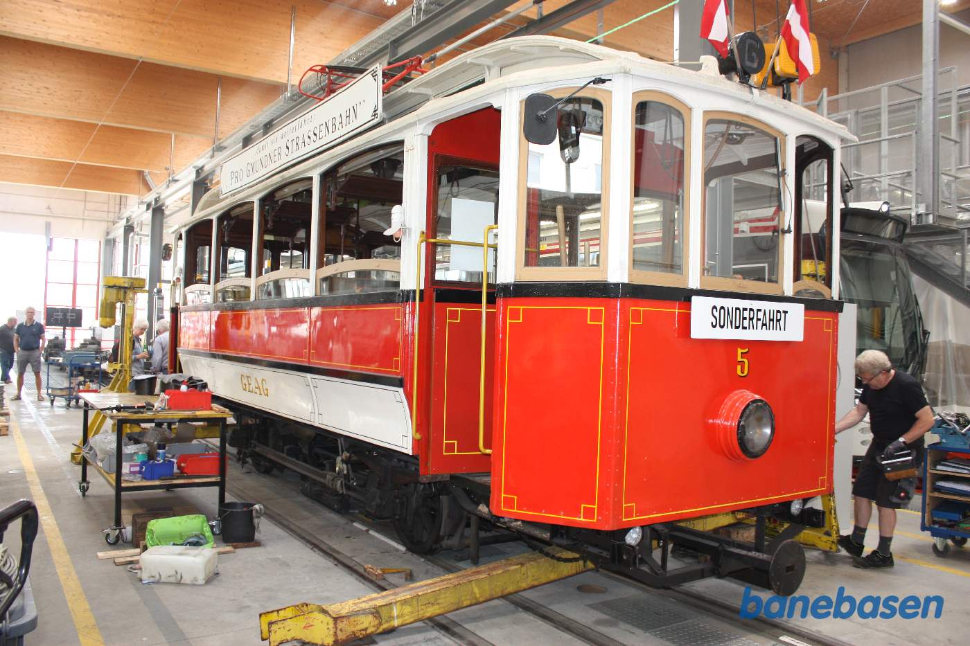 En veteranletbanemotorvogn til særkørsel for turister