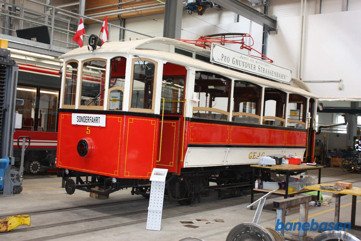 En veteranletbanemotorvogn til særkørsel for turister