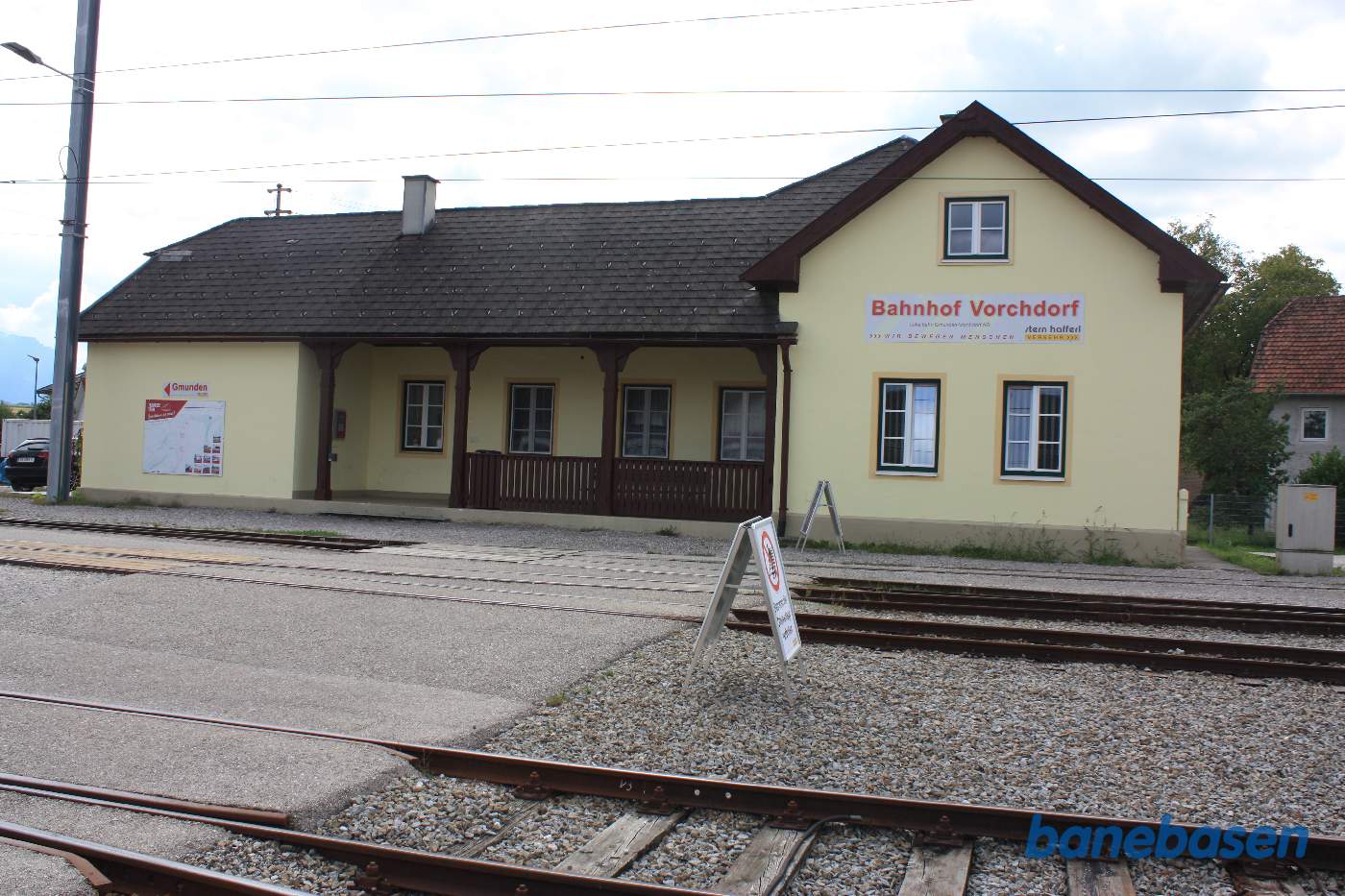 Billede af den vestlige stationsbygning