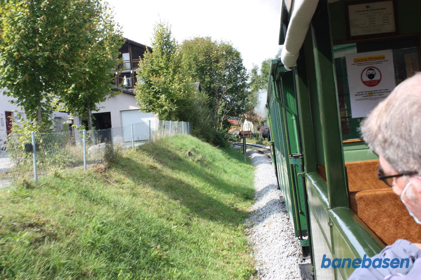 Damptoget på strækningen i retning mod Prien station